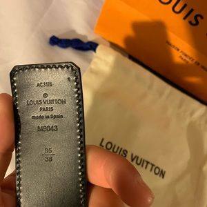 got this Louis Vuitton Initiales Silver Reversible belt on poshmark just  wanted to authenticate it before accepting order : r/Louisvuitton